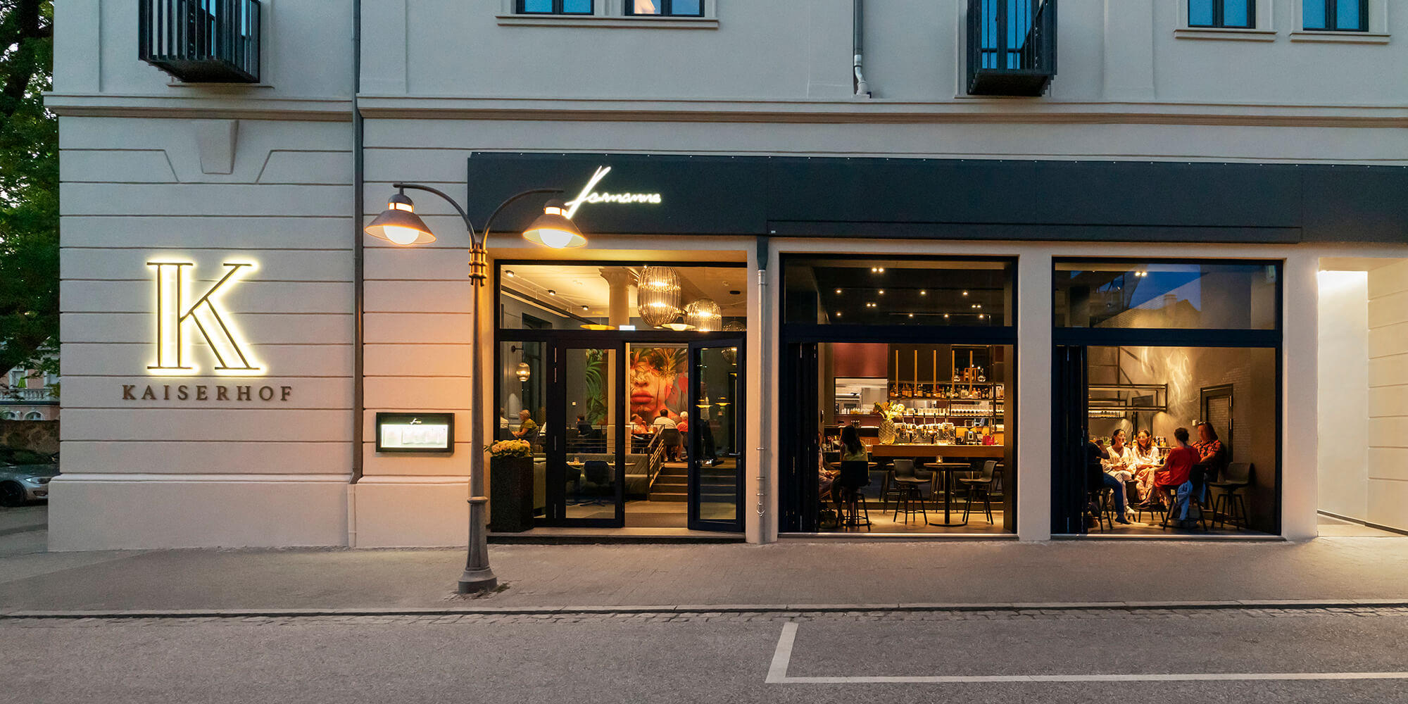 Blick von der Straße auf das Hermanns in Ravensburg.