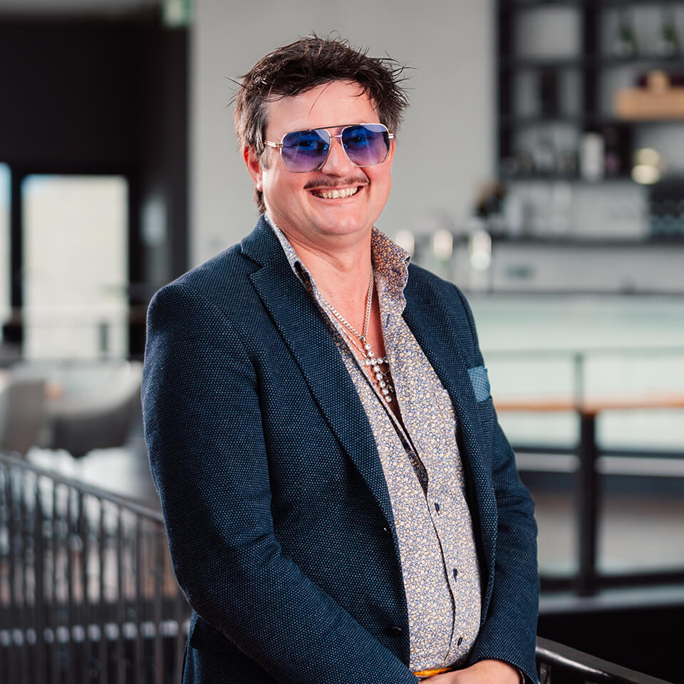 Portrait des Restaurantleiters des Restaurant Schattbuch Christian Marz